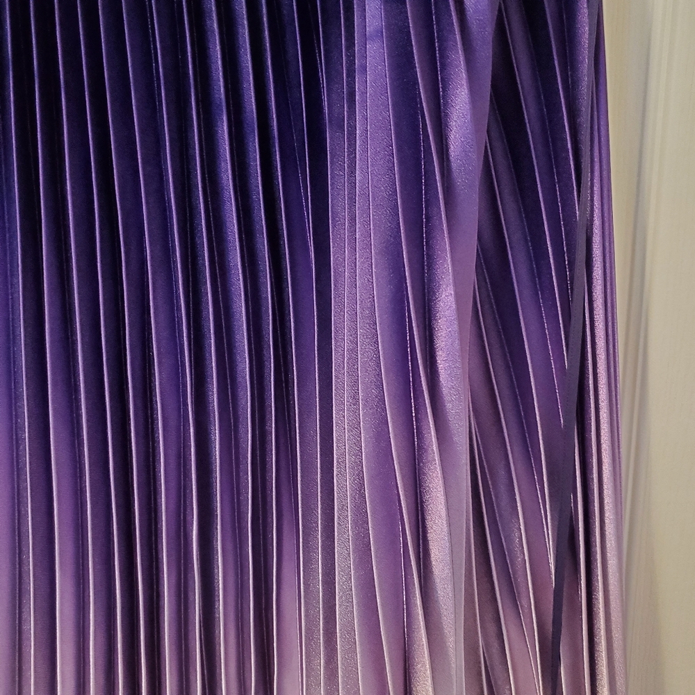 Tommy Hilfiger- Purple to Silver Ombre Pleated Maxi Dress (size 36) - Picture 11 of 17